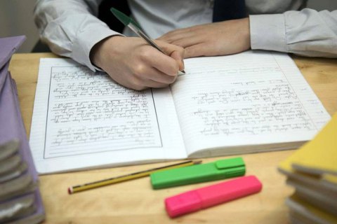 В России школьникам задали написать "письмо отцу на фронт"