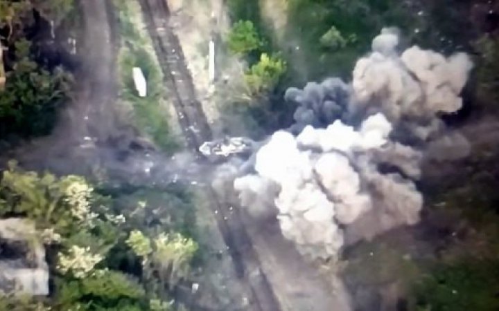 Львівські десантники показали, як вони підривають бойові машини окупантів