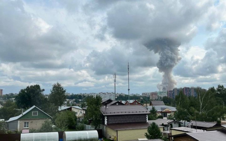 Під Москвою стався потужний вибух на оптико-механічному заводі, який виробляє оптичні прилади для російських силовиків