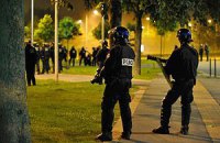 Французская полиция пресекла беспорядки под Парижем