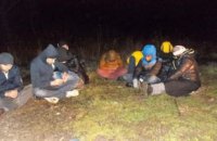 На Закарпатье возле границы задержаны 17 нелегалов