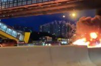 В Москве Tesla на автопилоте столкнулась с грузовиком и взорвалась