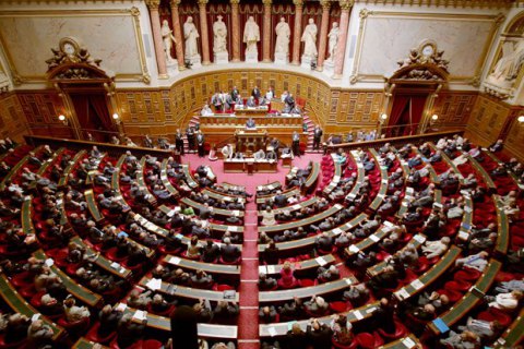 Сенат Франции принял резолюцию о смягчении санкций против РФ после выполнения минских соглашений (обновлено)