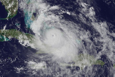 Из-за урагана "Мэтью" во Флориде объявлено чрезвычайное положение 
