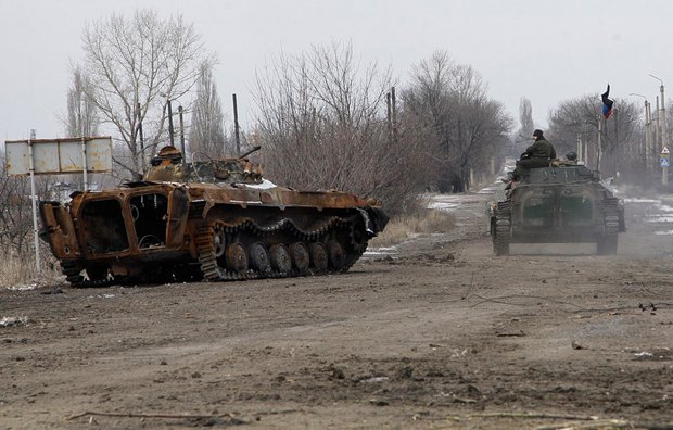 Боевики в Углегорске, рядом с Дебальцево