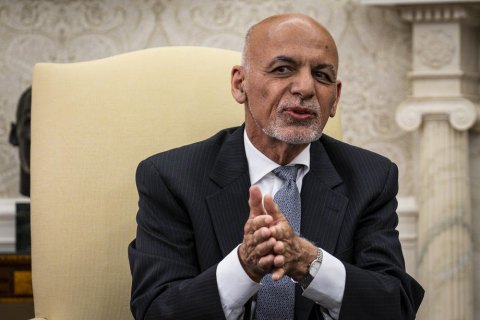 Президент Афганістану подасть у відставку, тривають перемовини з талібами