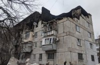 У Лисичанську рятувальники не можуть загасити пожежу на АЗС через обстріли окупантів