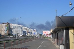 Возле метро "Выдубичи" в Киеве горели склады 
