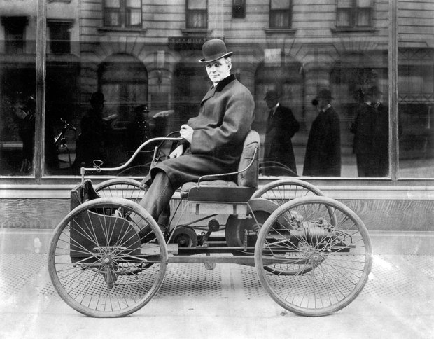 Генрі Форд на своєму першому авто,1896.