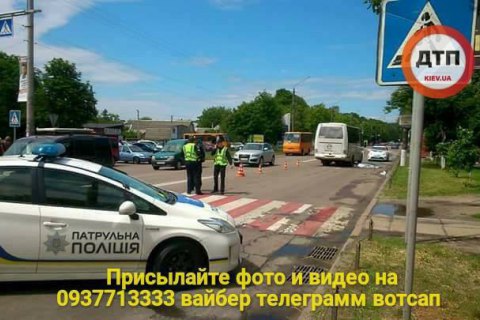Двох дівчаток на роликах збив автобус у Борисполі, одна з них загинула