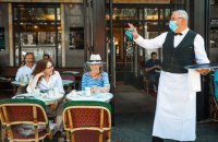 Во Франции из-за коронавируса закроют рестораны и бары в больших городах