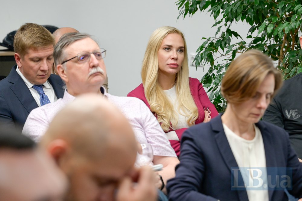  Former head of Naftogaz Andriy Kobolev (left)