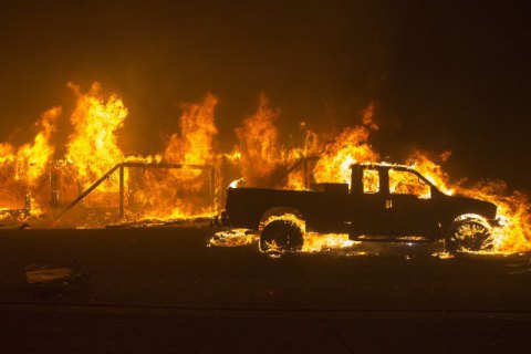 У Каліфорнії 100 тис. людей евакуюють через лісові пожежі