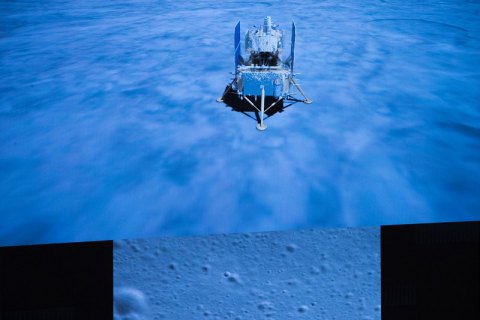 Китайський апарат "Чан'е 5" зібрав місячний ґрунт для відправки на Землю