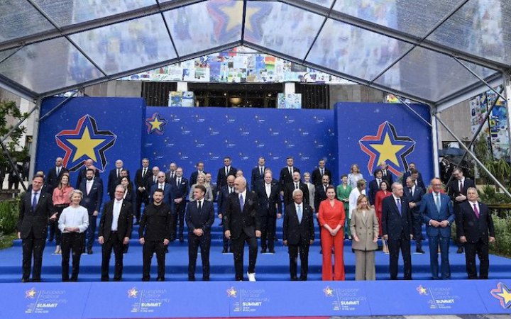 Зеленський на саміті Європейської політичної спільноти наголосив на готовності прямої розмови з Путіним