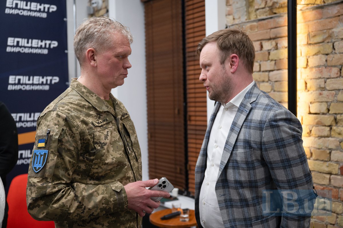 Екс-міністр аграрної політики та продовольства України, військовослужбовець ЗСУ Ігор Швайка і Арсен Макарчук, голова Державної служби статистики