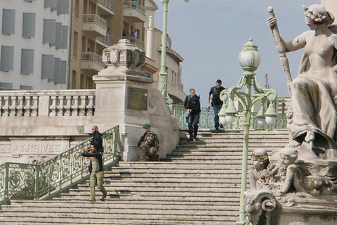 Преступник зарезал двух женщин на вокзале в Марселе