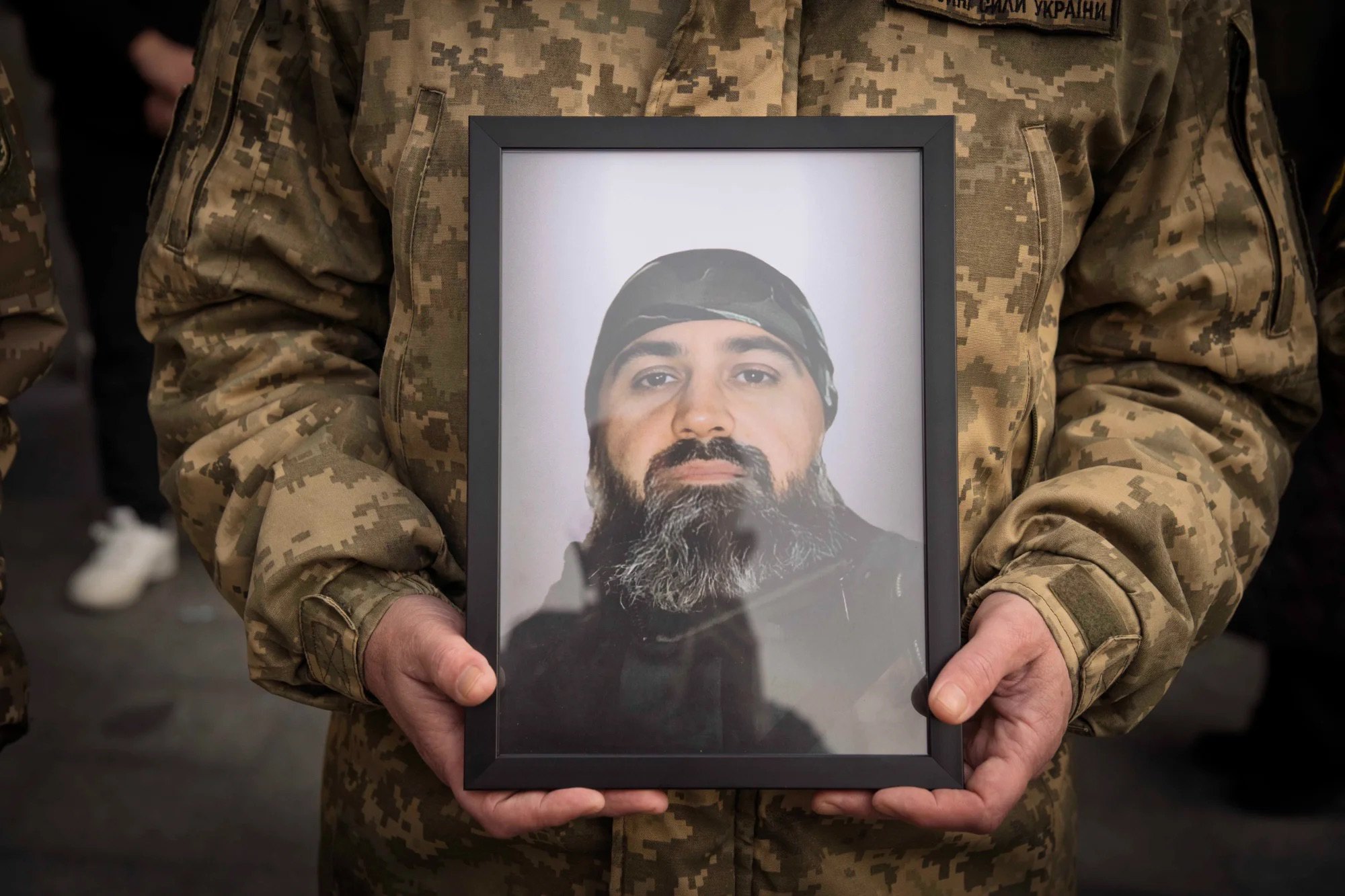 Портрет вбитого Юрія Бондаренка під час церемонії прощання