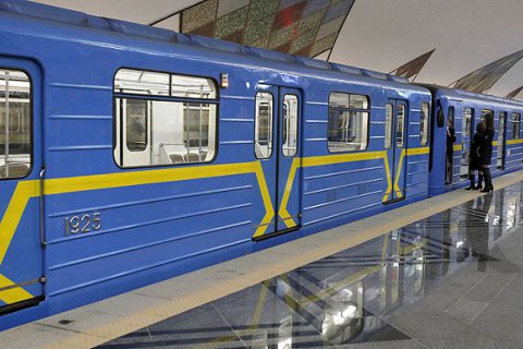 Київський метрополітен вирішив продати два застарілих вагони
