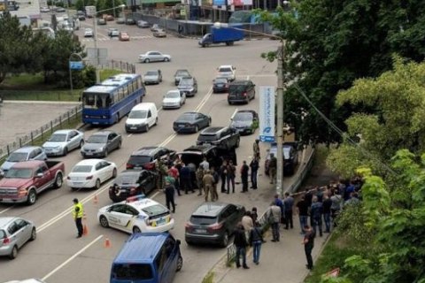  В центре Харькова задержали джип с оружием