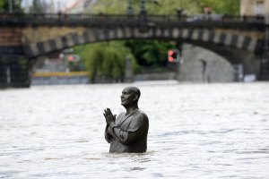 Жертвами наводнений в Европе стали 12 человек