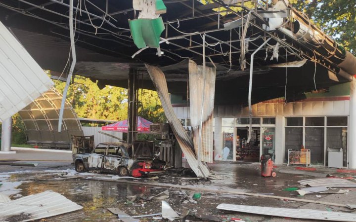 Вранці росіяни атакували АЗС у Сумській громаді, водій авто – з опіками