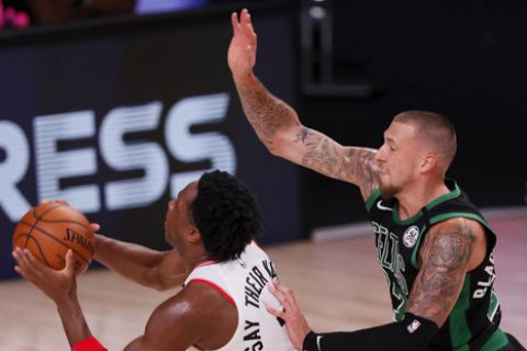 В матче НБА между "Лейкерс" и "Торонто" произошла массовая драка