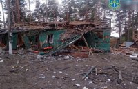 ​Росіяни обстріляли три громади на Сумщини, горів актовий зал дитячого інтернату 