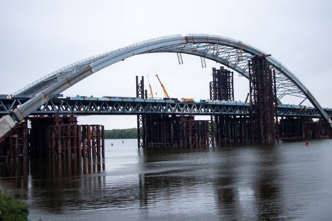 На Подільському мосту демонтують тимчасові опори