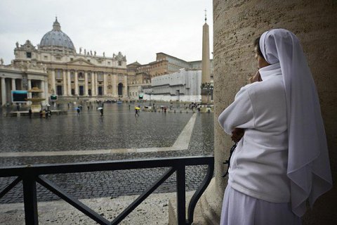 Ватикан закриє площу Святого Петра для туристів до 3 квітня через коронавірус