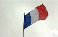 Франция продлила чрезвычайное положение на три месяца