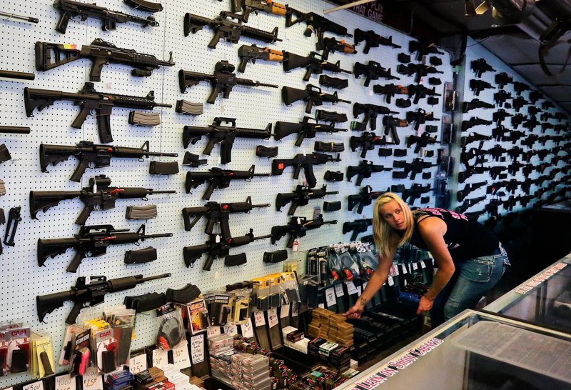 Магазин зброї у США