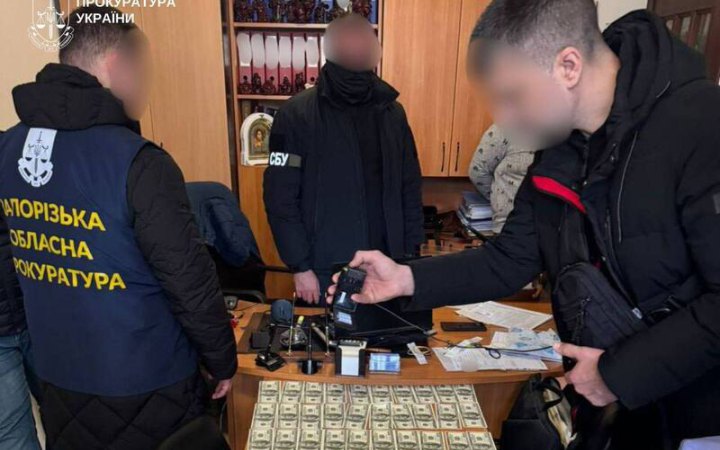 У Запоріжжі адвоката затримали під час отримання грошей за “імунітет” від мобілізації