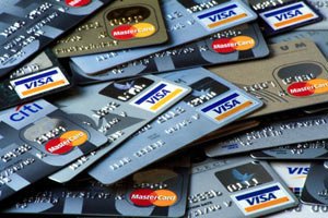 MasterСard и Visa перестали обслуживать карты двух банков РФ из-за санкций (обновлено)