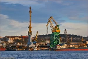 Власти Севастополя намерены отобрать у Порошенко завод
