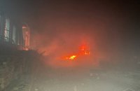 Наслідки ворожої атаки у Дніпрі: пошкоджена будівля освітнього закладу