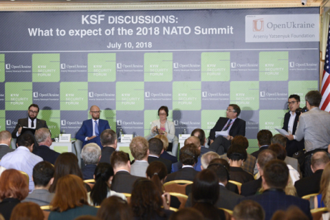 Яценюк запропонував надати Україні статус партнера НАТО з розширеними можливостями