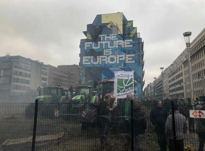 Протести фермерів біля штаб-квартири Єврокомісії у Брюсселі, 26 лютого 2024 року