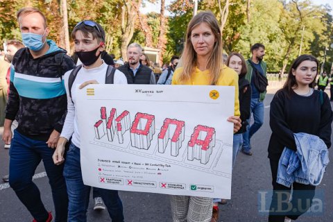 В Киеве местные жители выступают против строительства 25-этажки в Кирилловской роще 