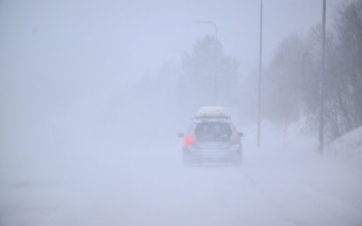 У Нідерландах через негоду зупинили рух потягів та автобусів