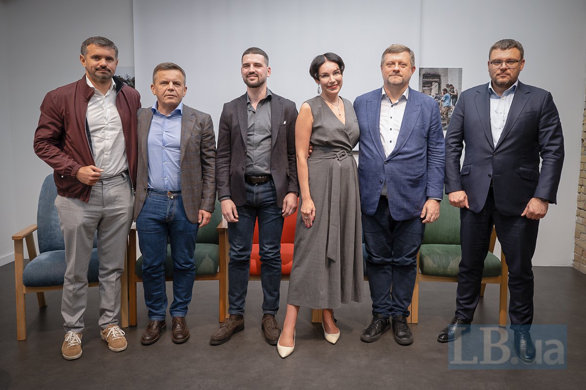 Ігор Ліскі, Сергій Сухомлин, Дмитро Козятинський, Соня Кошкіна, Олександр Корнієнко, Семен Кривонос(праворуч)