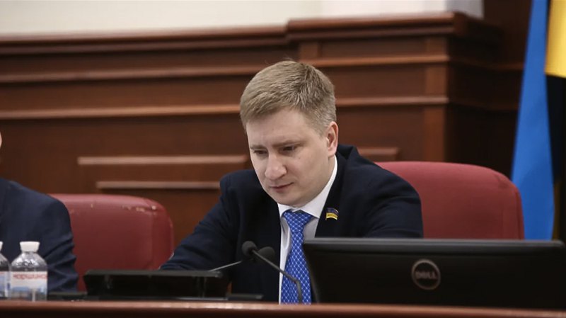 Секретар Київради Володимир Бондаренко під час засідання