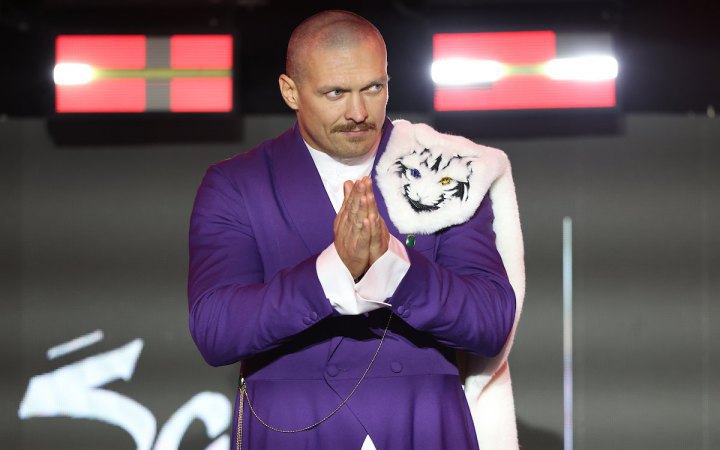 Олександр Усик перед боєм в Лондоні презентує відтворену мозаїку Алли Горської "Боривітер"