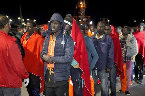 Понад 600 біженців на човнах хотіли потрапити в Іспанію