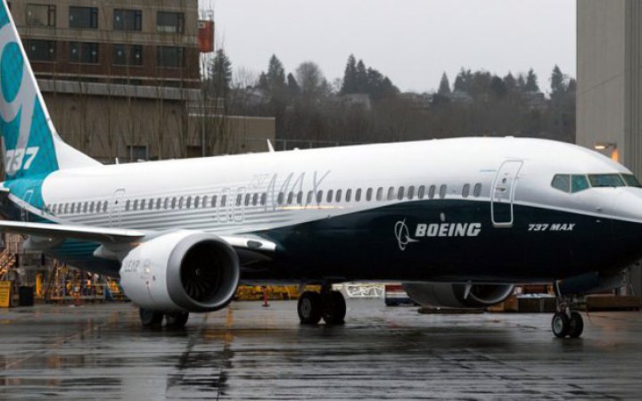 США отримали ордер на арешт Boeing 737, що належить російському “Лукойлу”