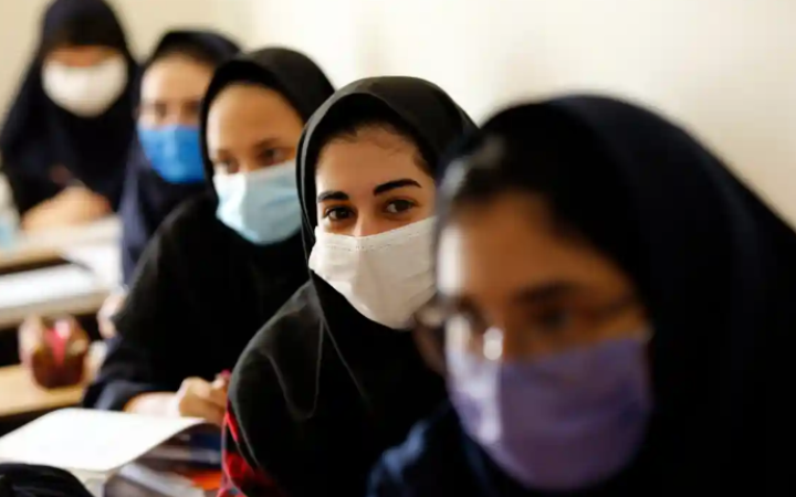 ООН закликали розслідувати отруєння школярок в Ірані за участь у протестах проти носіння хіджабу