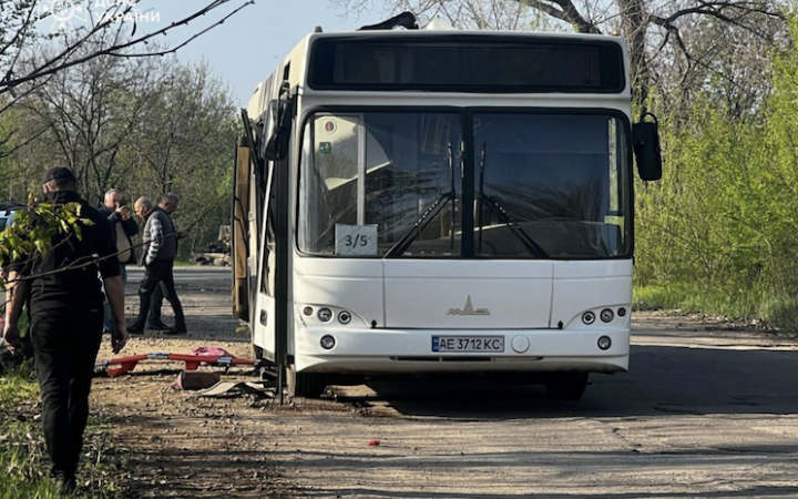 Росія атакувала дроном автобус з працівниками підприємства у Марганці. Загинули 10 людей, ще понад 50 поранені (оновлено)