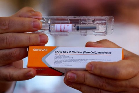Украина получила 159 тыс. доз вакцины CoronaVac в рамках COVAX