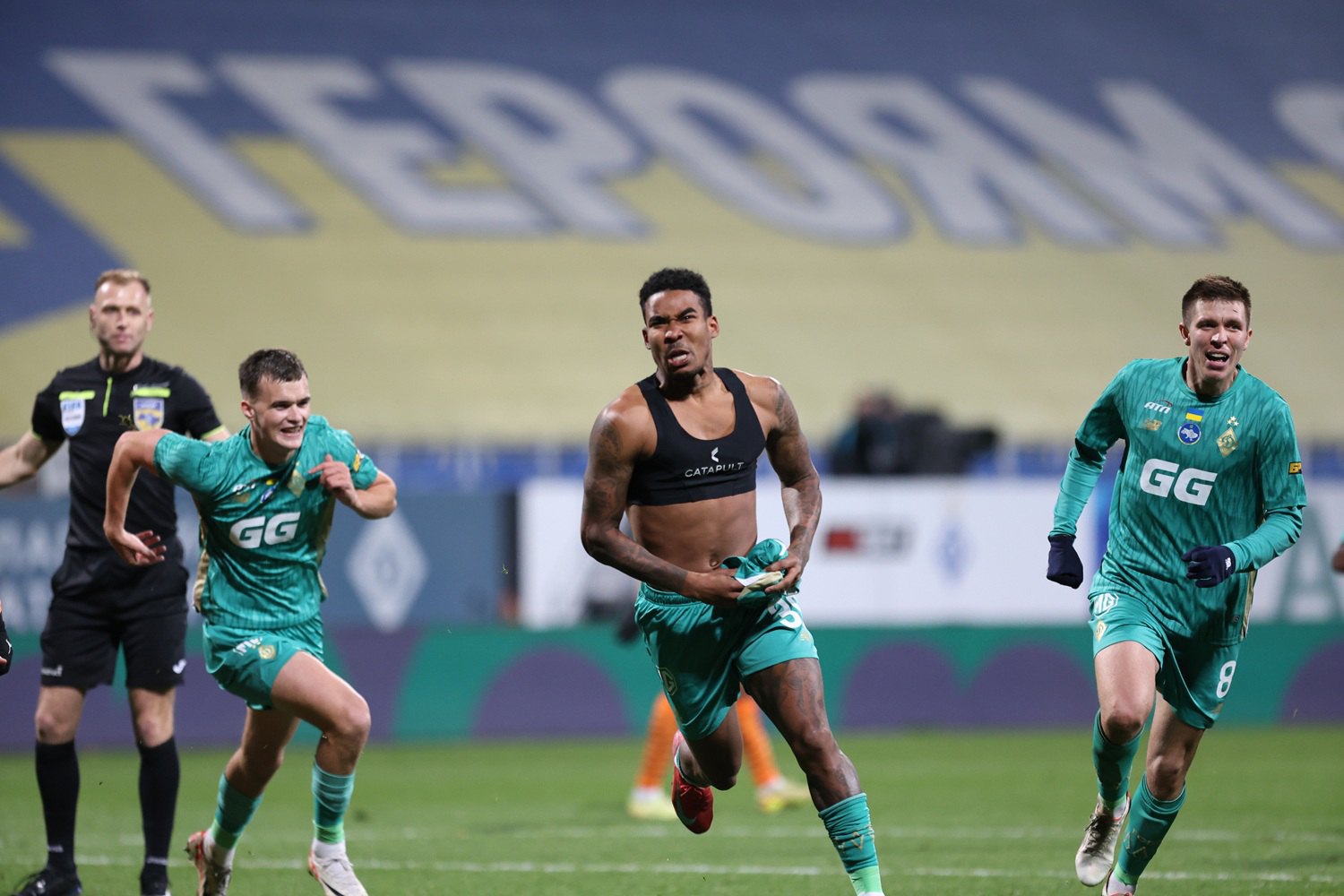 Герреро святкує переможний гол