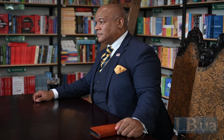 Американський пастор Марк Бернс поділився фото з візиту до України